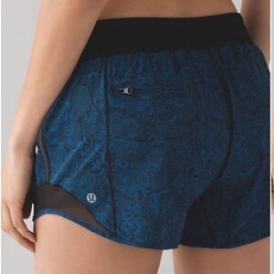 Lululemon Size‎ 2 Tall Hotty Hot Athletic Shorts Blue Black Lace Print Workout